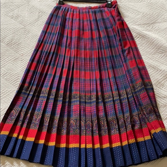 Pleated Janet Maffei - Picture 2 of 2